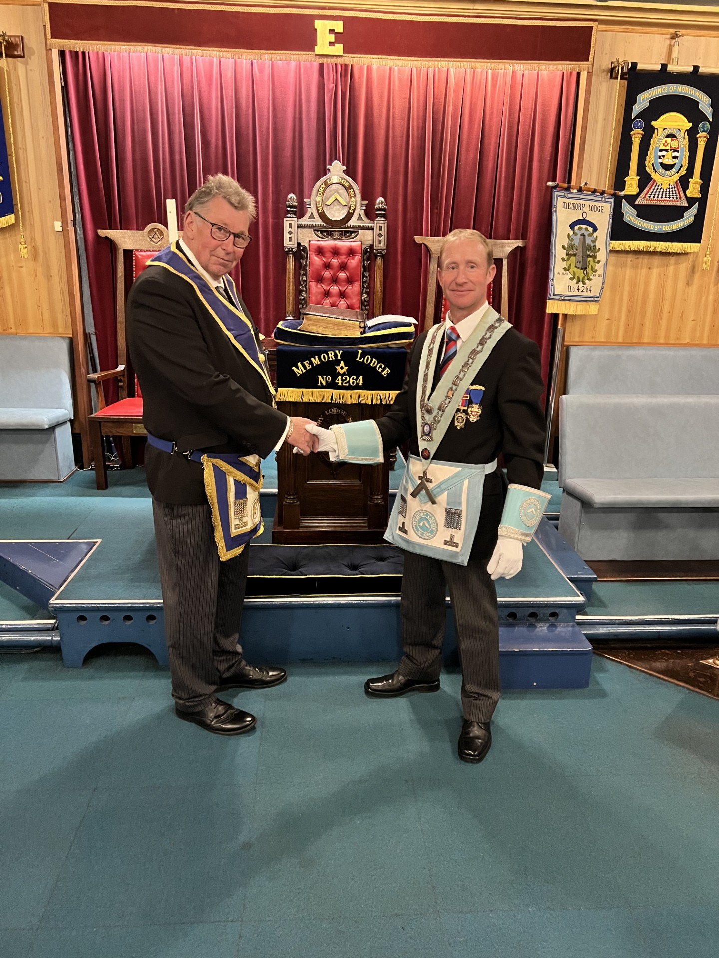 IPM W. Bro Peter Coates congratulates new WM W. Bro John T Jones